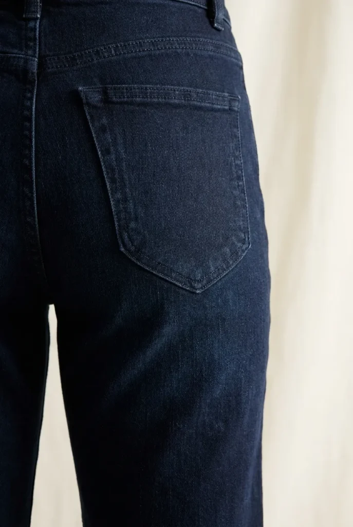 Angled or curved pocket shape