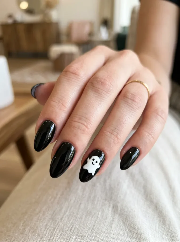 A Simple Ghost-Face Accent Nail