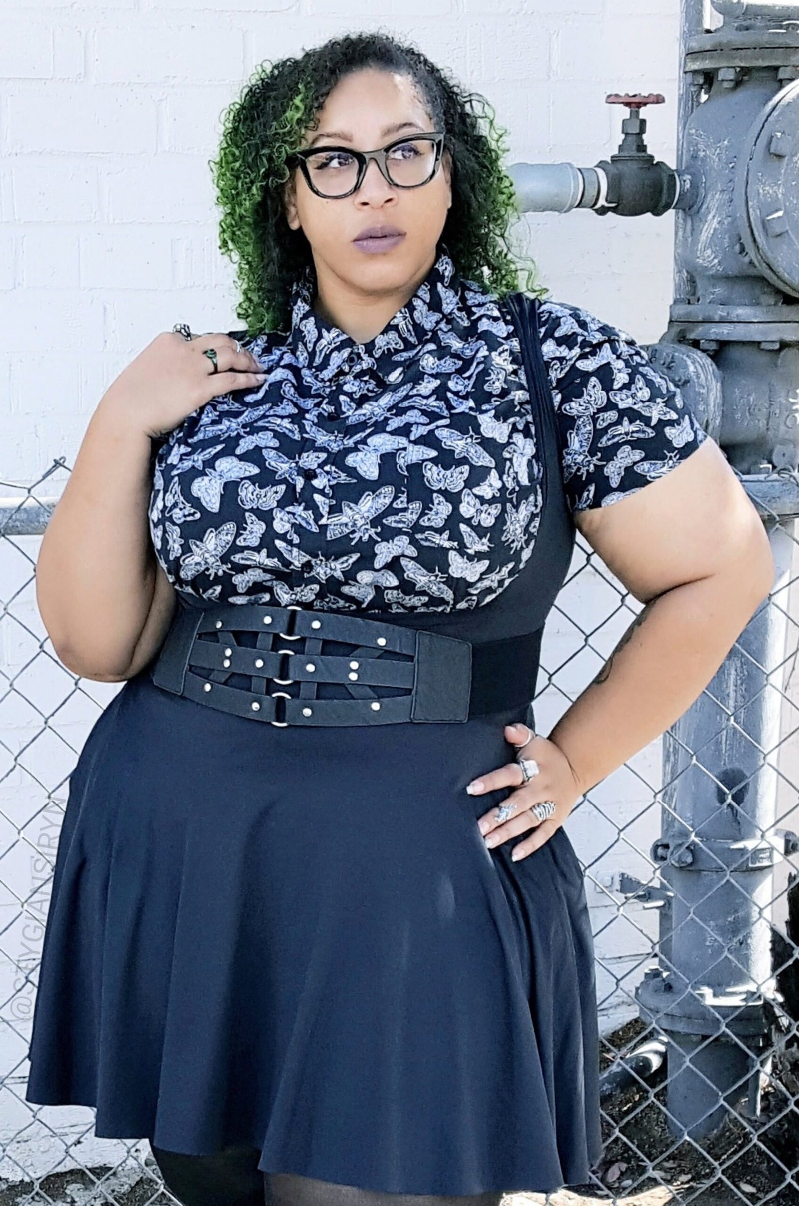 Plus size alt outfit: skater dress with corset belt
