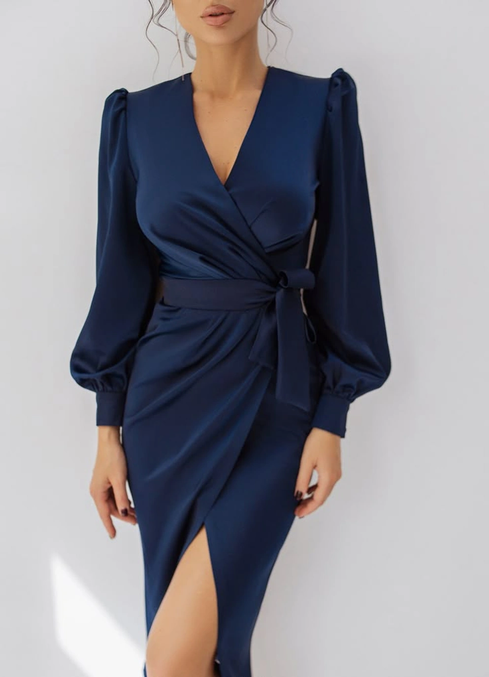 Elegant Thanksgiving dress outfit idea, navy blue wrap dress fall outfit women elegant
