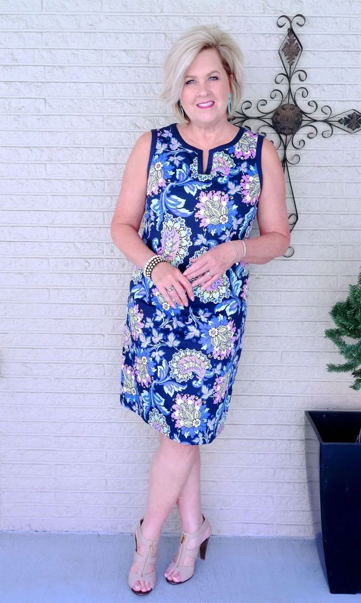 Blue floral sleeveless dress dinner outfit