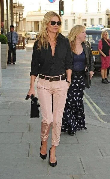 Black top with blush pants dinner outfit