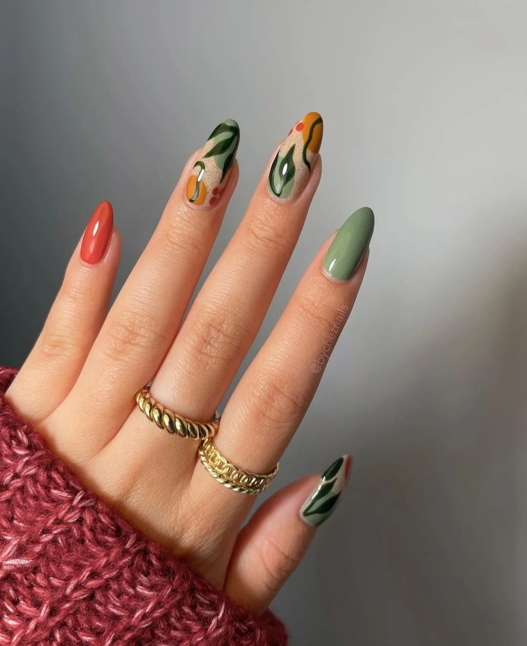 Easy fall nail ideas: forest green nails with tiny pumpkin art
