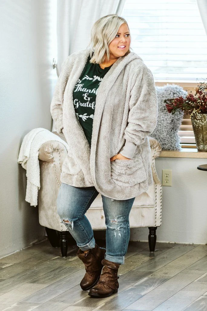 Plus size fall outfit: cream sherpa jacket with graphic tee and jeans
