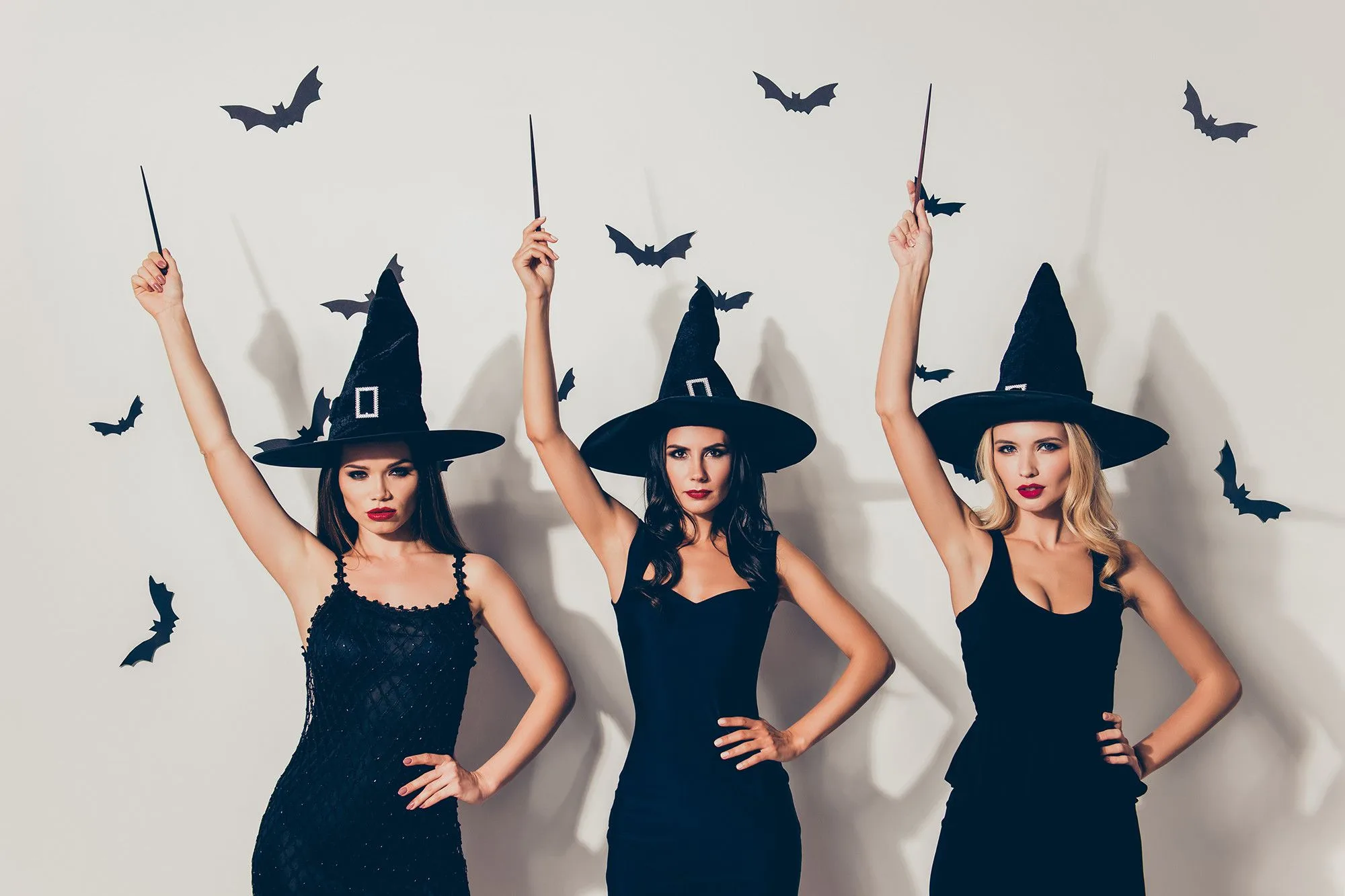 Halloween costume for women: three classic witches in black dresses