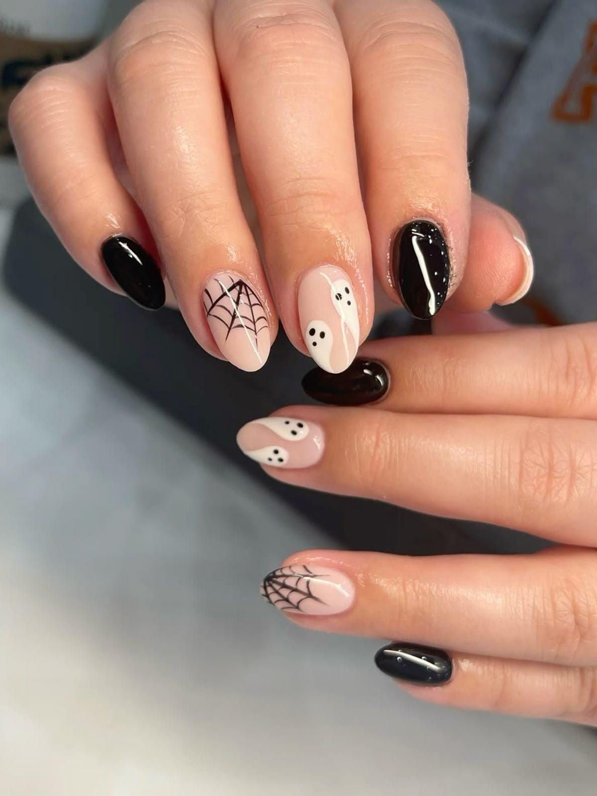 Halloween wedding nails: black and nude with ghosts