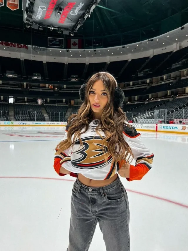 25 Cute Hockey Game Outfits That Survive the Rink Cold