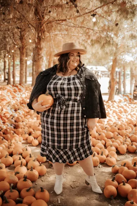 Plus size pumpkin patch outfit: black and white plaid dress with a brown hat