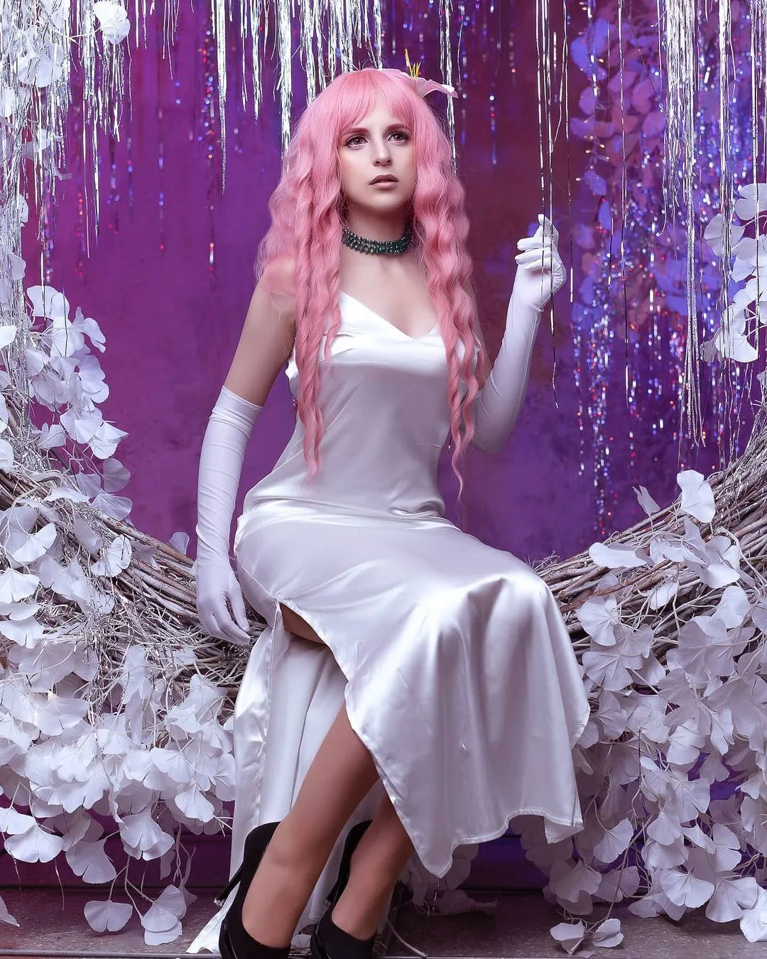 Pink hair halloween costume: pink wig with white satin dress