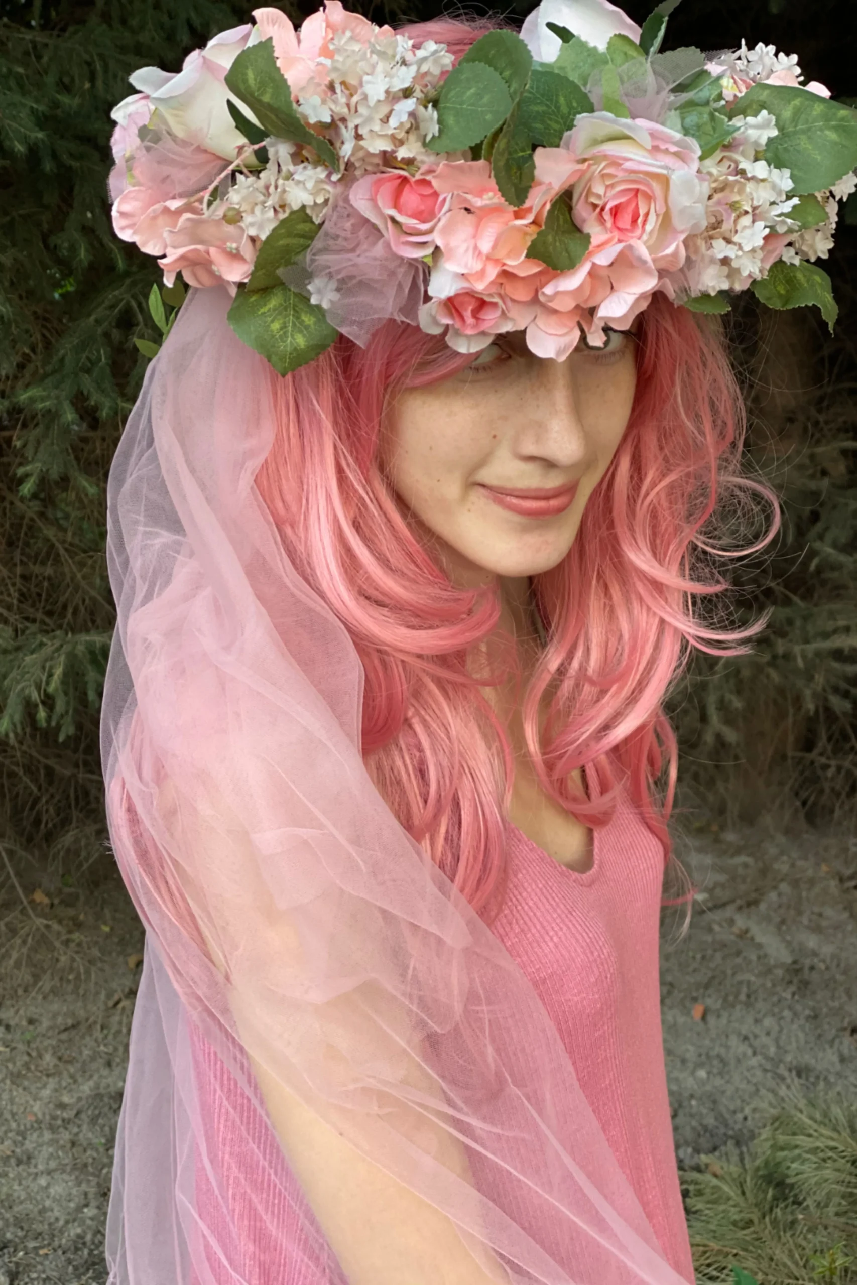 Pink hair halloween costume: pink veil with flower crown