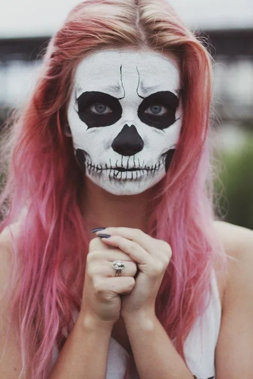 Pink hair halloween costume: skull face paint with pink wig