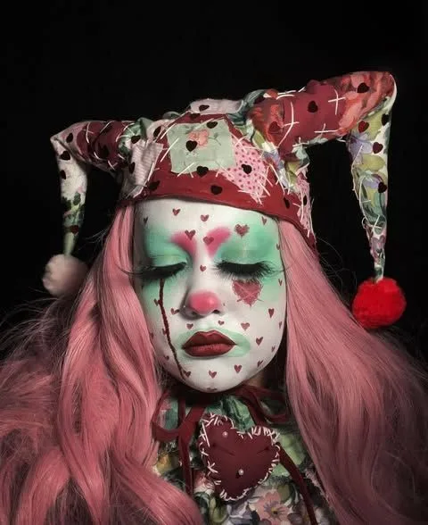 Pink hair halloween costume: pink valentine clown