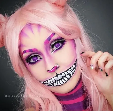 Pink hair halloween costume: cheshire grin pink hair
