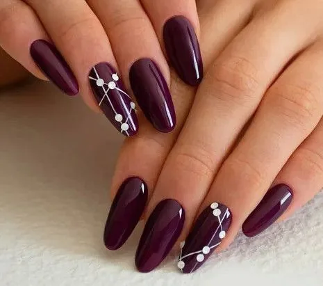 Plum fall nails: plum nails with star nail art