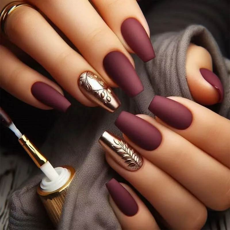 Plum fall nails: matte plum nails with gold accent nail