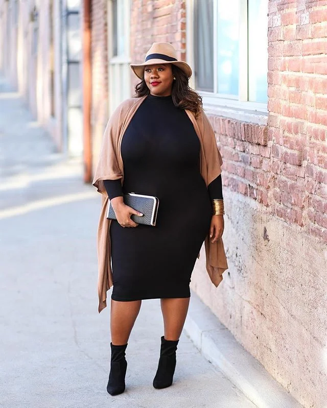 Elegant thanksgiving outfit: black bodycon dress with camel shawl and fedora hat